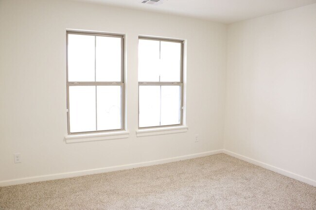 Building Photo - Brand New Home in Shawnee!