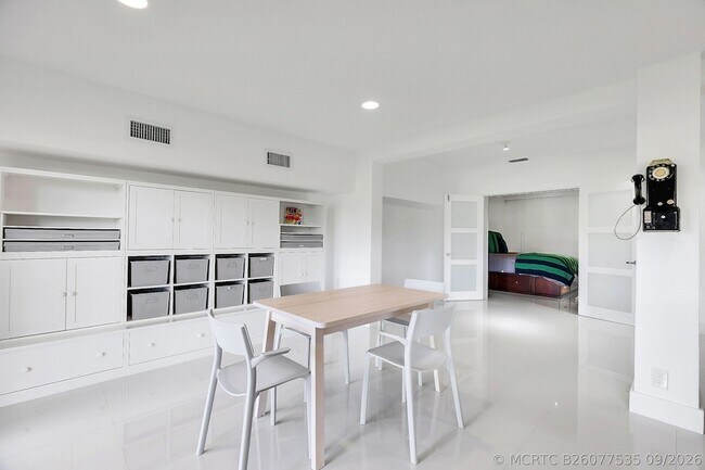 Building Photo - 3759 Oaks Clubhouse Dr