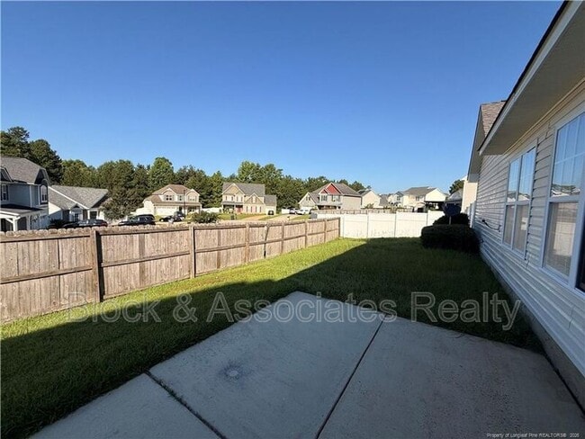 Building Photo - 402 Colonist Pl