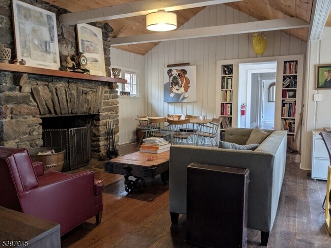 Building Photo - 445 Miller Park Rd