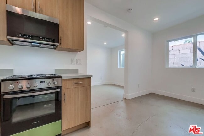 Building Photo - 1151 S Highland Ave