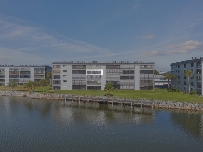 Building Photo - Four Seasons River Front Condo