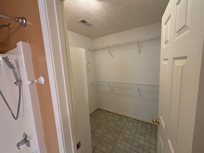 Building Photo - 2601 Buck Ln