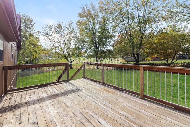 Building Photo - 1205 Deena St