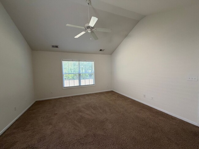 Building Photo - Arrowhead Golf Community