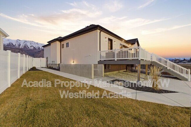 Building Photo - 1437 W Valley Dr