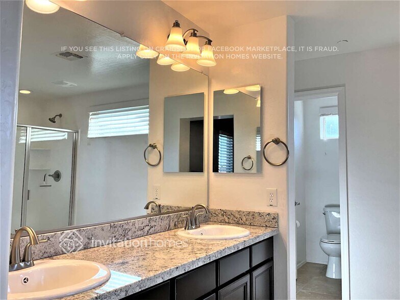 Building Photo - 208 N Sandal