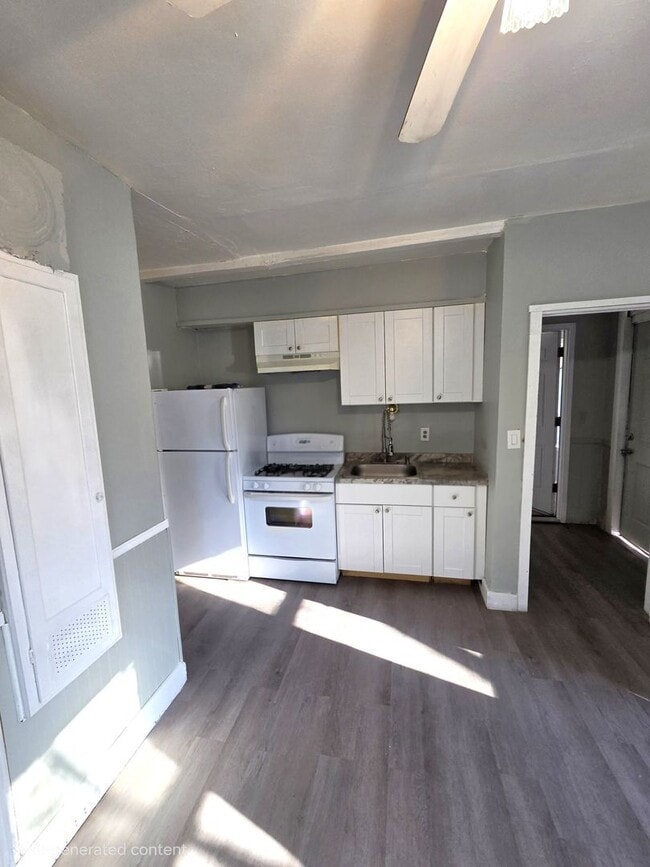 Building Photo - 718-720 Charles St