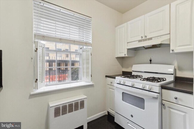 Building Photo - 633 Beulah Pl