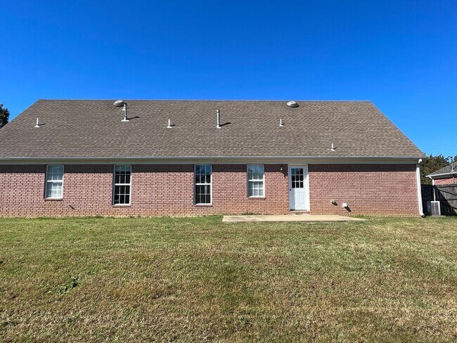 Building Photo - Corner Lot