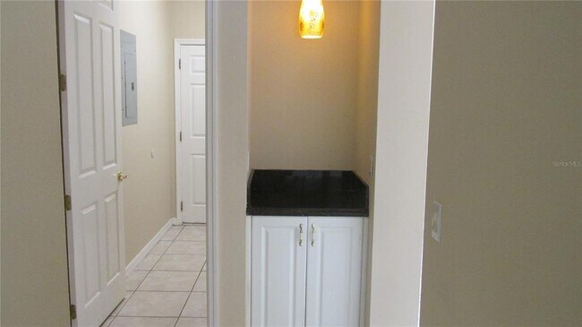 Building Photo - 8807 Oak Landings Ct