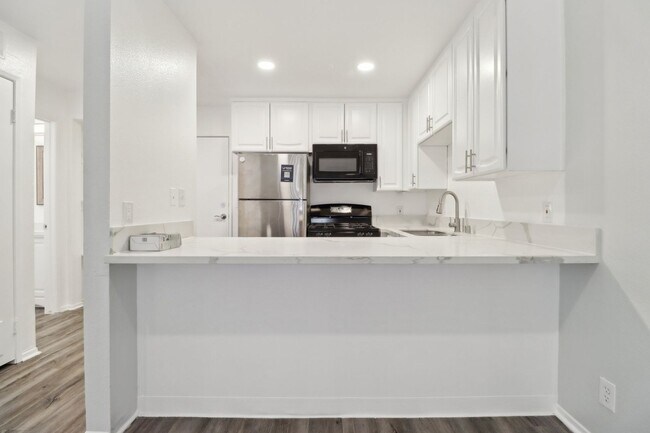 Interior Photo - 311 South New Hampshire Avenue