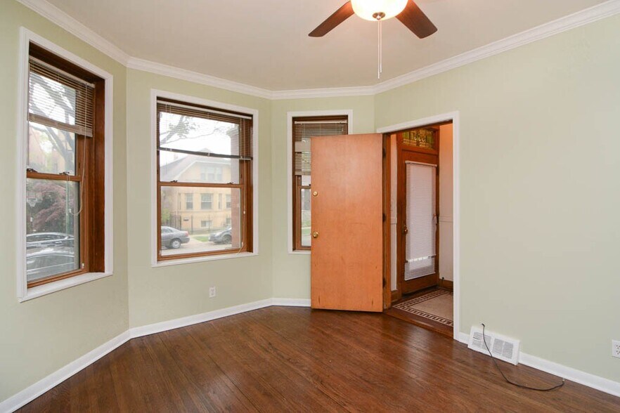 Building Photo - 3521 N Bell Ave