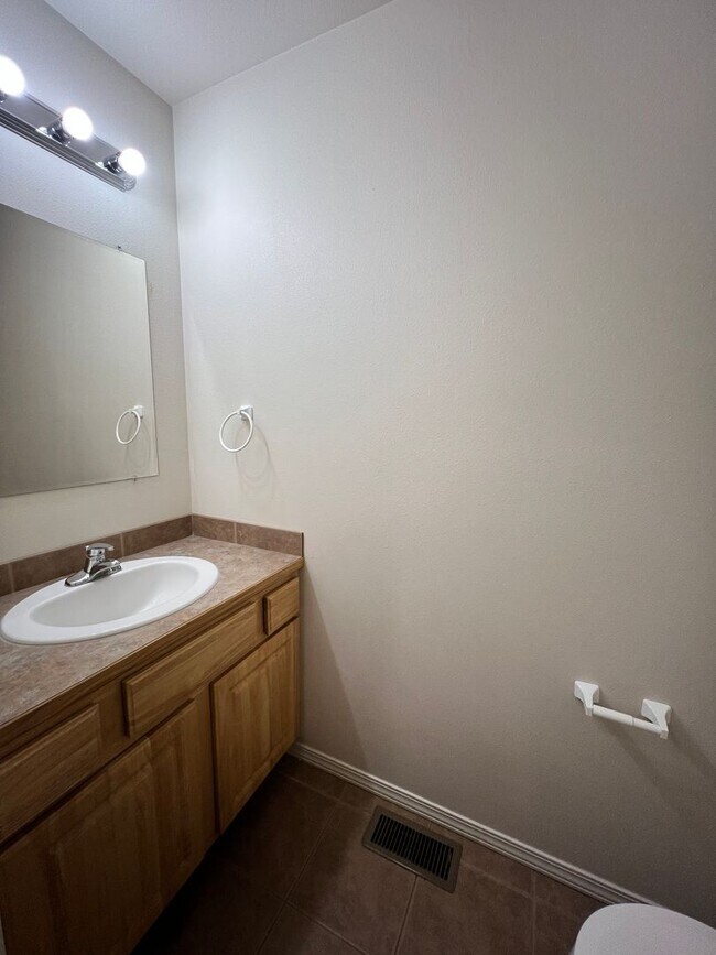 Building Photo - 1713 W Fern Dr