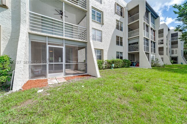 Building Photo - 9230 Lagoon Pl