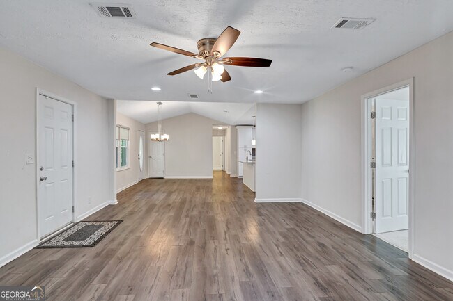 Building Photo - 5772 Lilburn Stone Mountain Rd