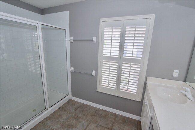 Building Photo - 1055 Albany Ct