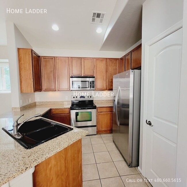 Building Photo - 1369 S Sabino Dr