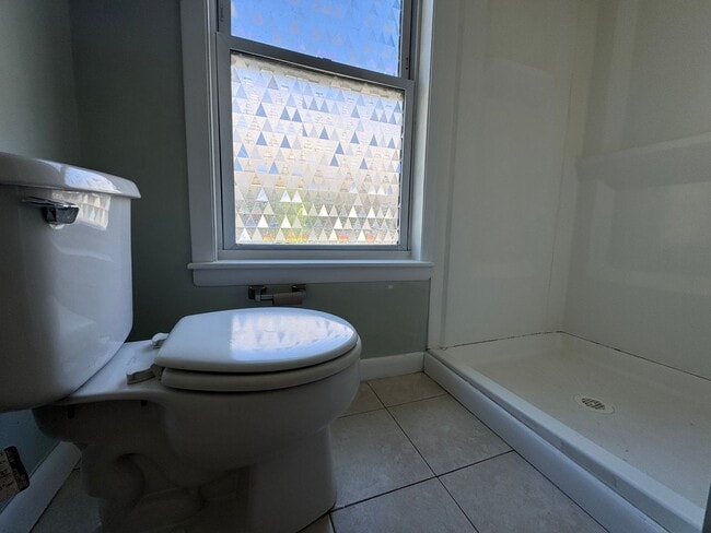Building Photo - Spacious 4-Bedroom Home with Upgrades and ...