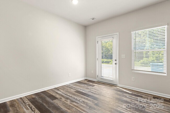 Building Photo - 117 Dogwood Vlg Trl
