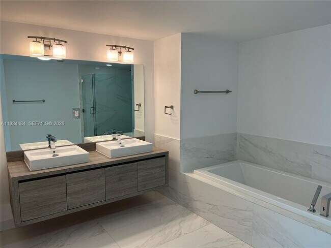 Building Photo - 400 Sunny Isles Blvd