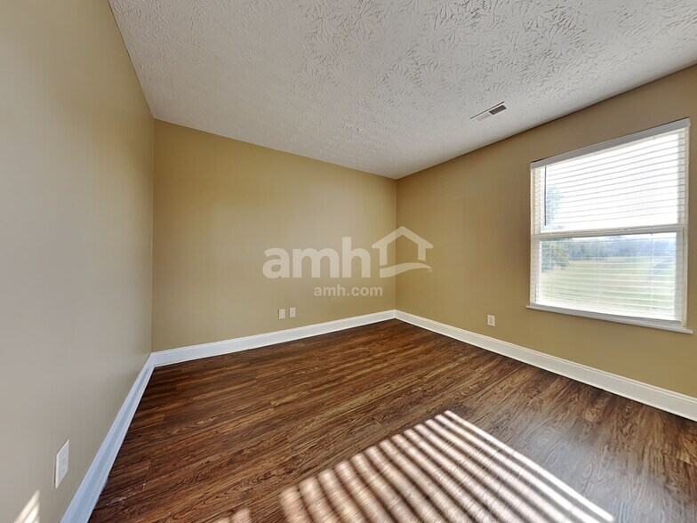 Building Photo - 7184 Franklin Madison Rd