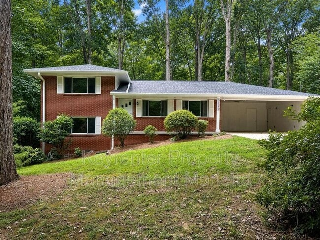 Building Photo - 3720 Lake Dr SE