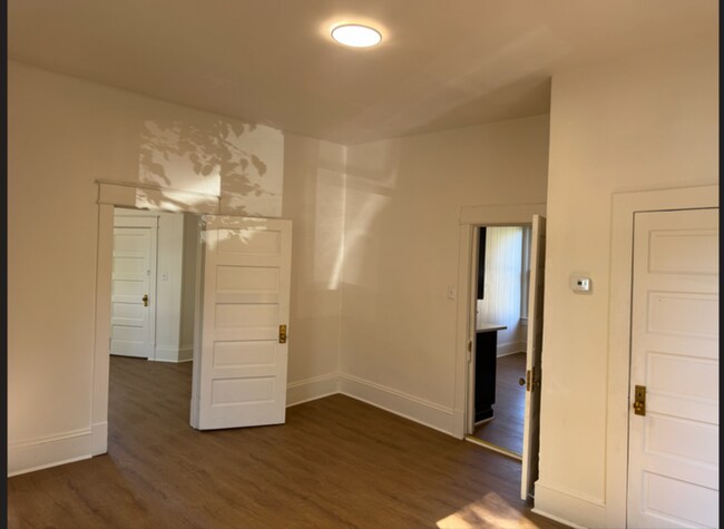 Building Photo - 18 Pond St