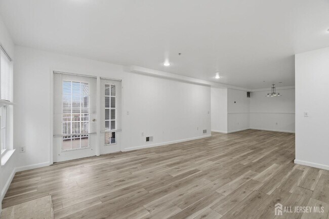 Building Photo - 116 Chariot Ct