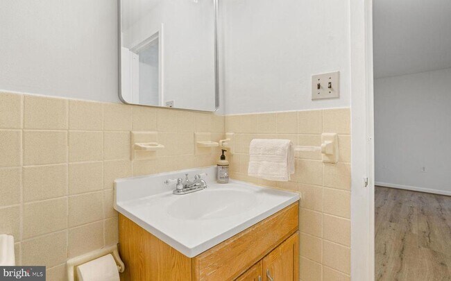 Building Photo - 5250 Valley Forge Dr