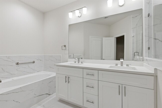 Building Photo - 9738 Champion Heavens Dr