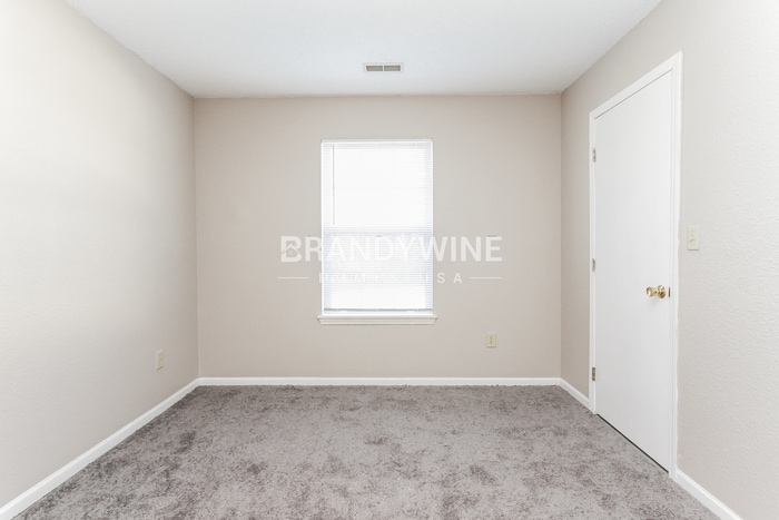 Building Photo - 18057 Sanibel Cir