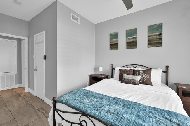 Building Photo - 12800 Melville Dr