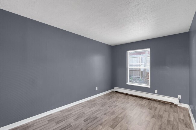 Building Photo - Spacious 1–3 Bedroom Apartments in South Louisville | Cedar Chase