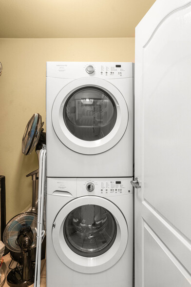 In-Unit Laundry - 1655 N Humboldt St