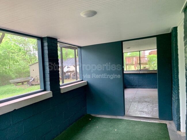 Building Photo - 617 Howell St