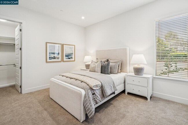 Building Photo - 1756 Cole Ave