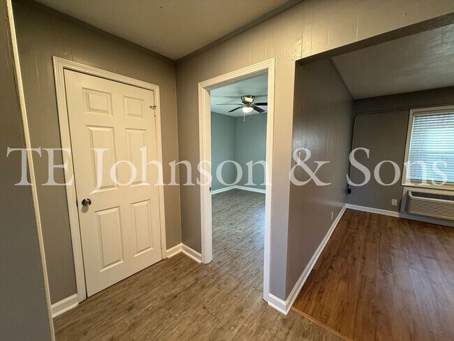 Building Photo - Sterling Pointe Apartments – Updated 2 Bedroom Living in West End Winston-Salem