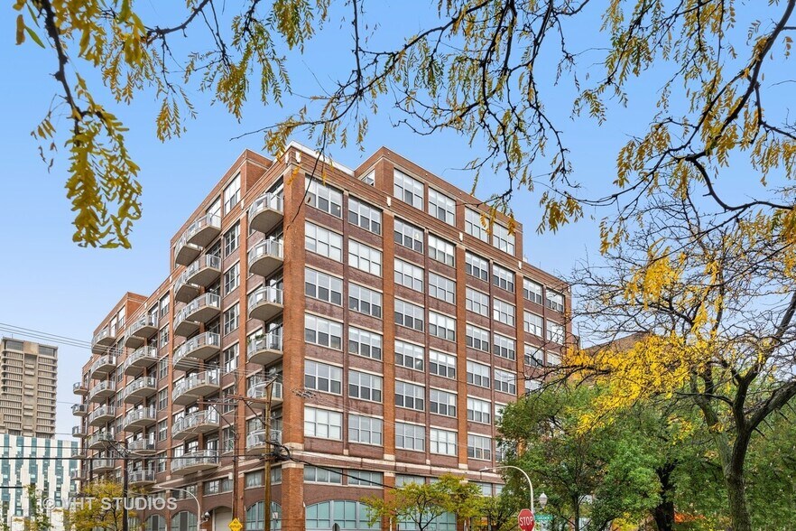 Building Photo - 933 W Van Buren St