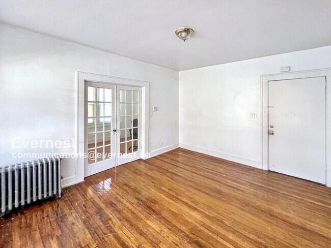 Building Photo - 904 3rd St W