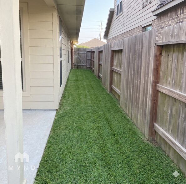 Building Photo - 5902 Gardendale Dr