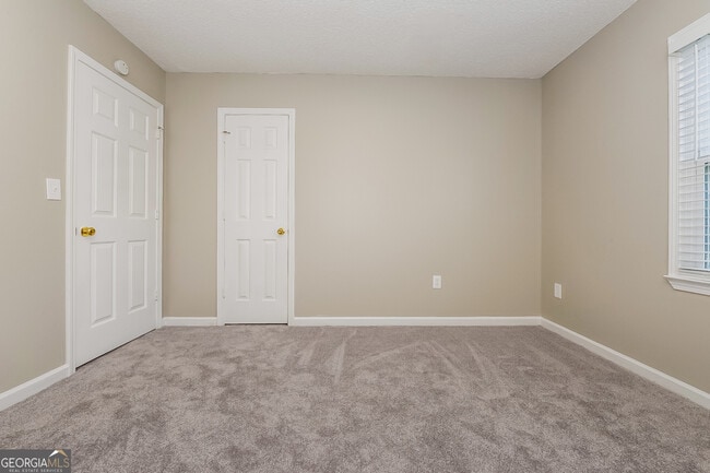 Building Photo - 105 Vesta Ct
