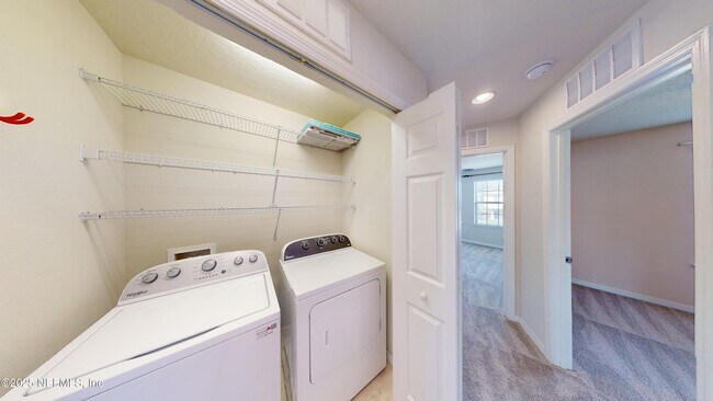 Building Photo - 13950 Berryview Rd