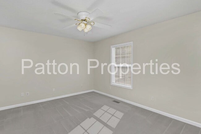 Building Photo - Summer Place Home