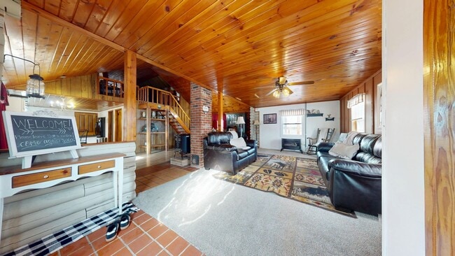 Building Photo - Beautiful Cabin in Crestview School District!