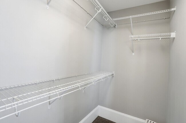 Building Photo - Historic Wesley Heights Home | Walkable to Uptown | 2 Primary Suites