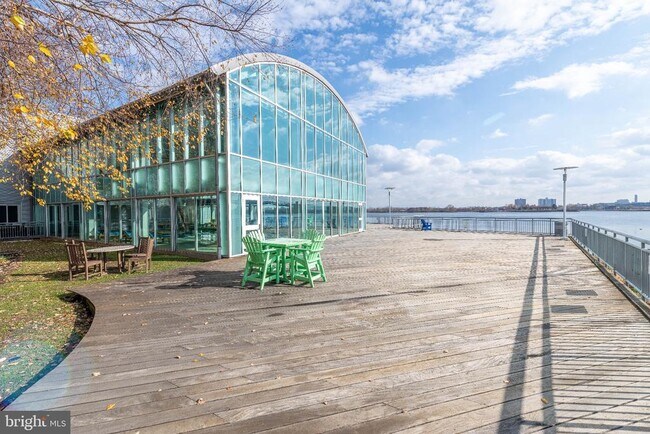 Building Photo - 901 N Penn St