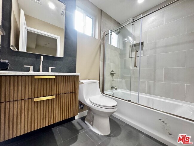 Building Photo - 5635 Homeside Ave