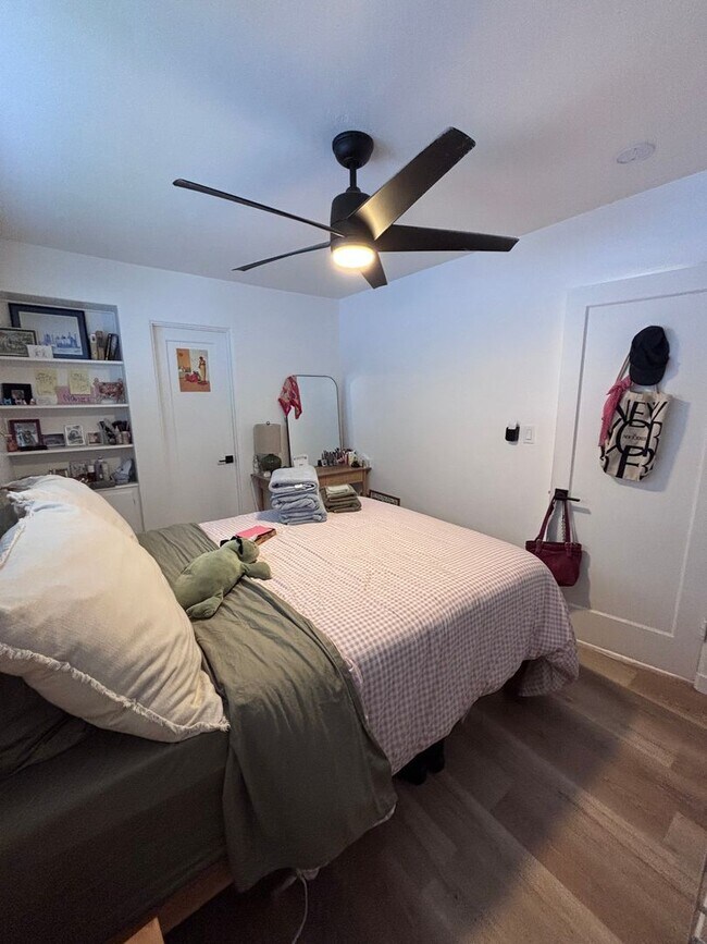 Building Photo - 6249-6253 Mary Lane Drive