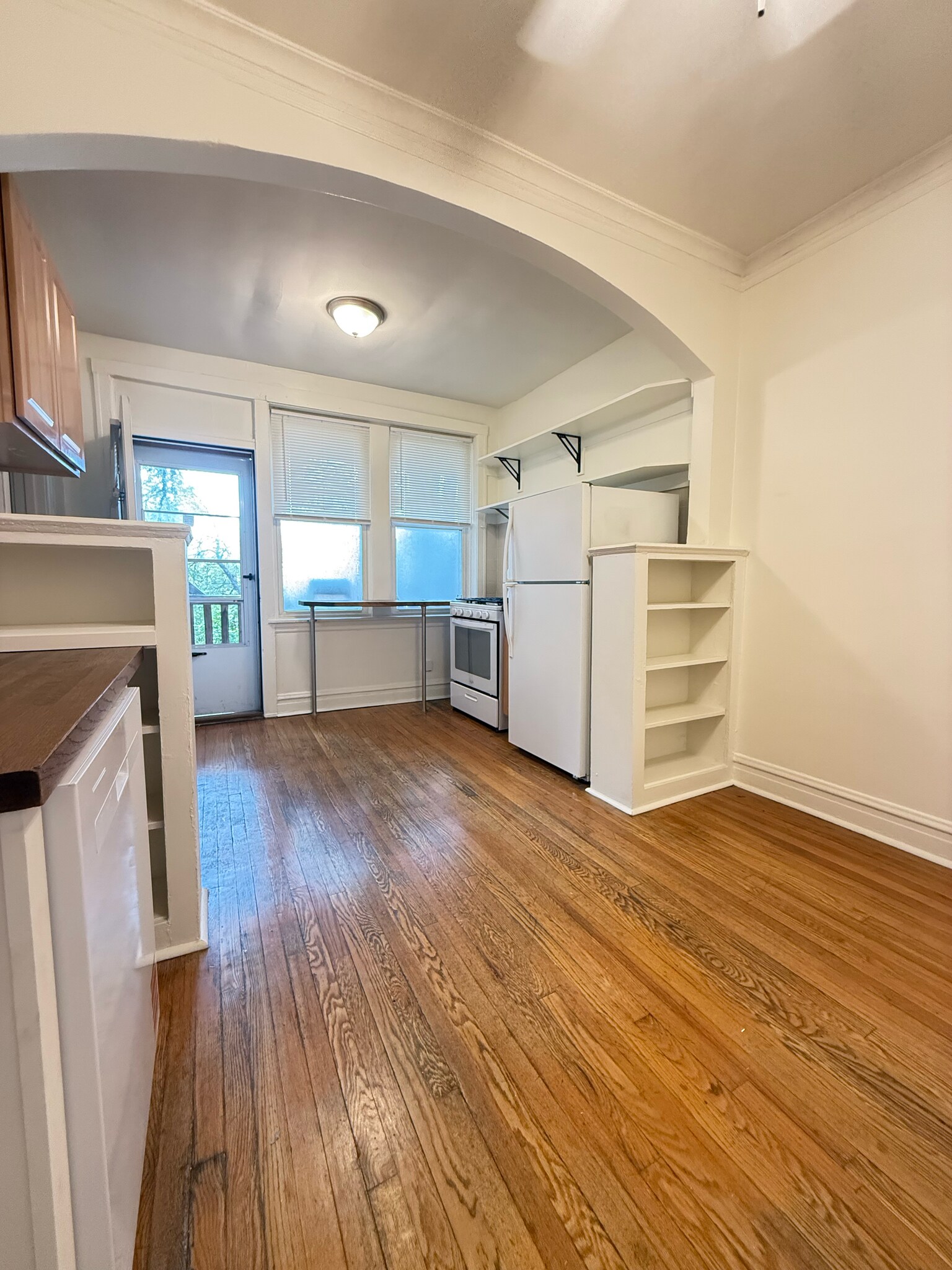 Building Photo - 3235 W Dickens Ave